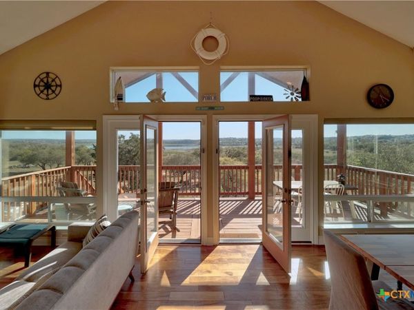 1748 Lakeshore Drive , Canyon Lake, TX 78133
