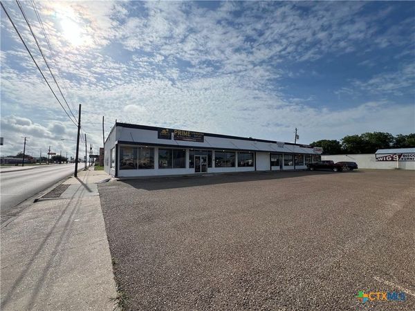 701-705 E Rio Grande Street , Victoria, TX 77901