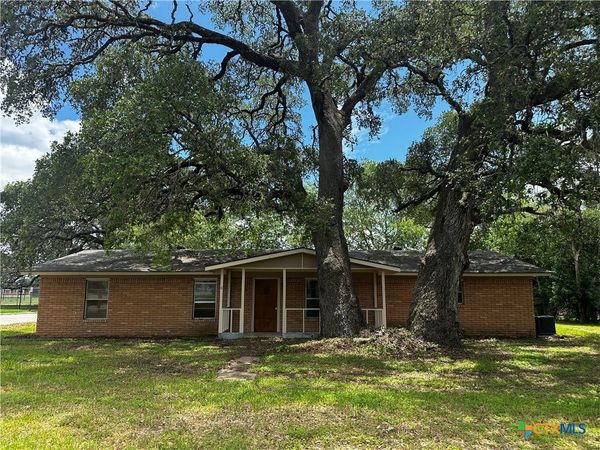 1434 Saint Andrew Street , Gonzales, TX 78629