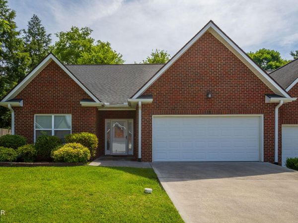 1120 Fellin View Way, Sevierville, TN 37876