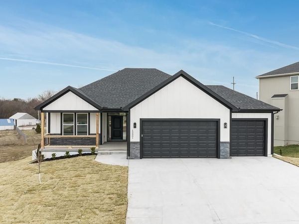 1689 N 156th Street, Basehor, KS 66007