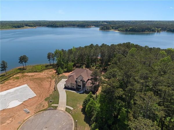 1804 Lake Pointe Circle , Locust Grove, GA 30248