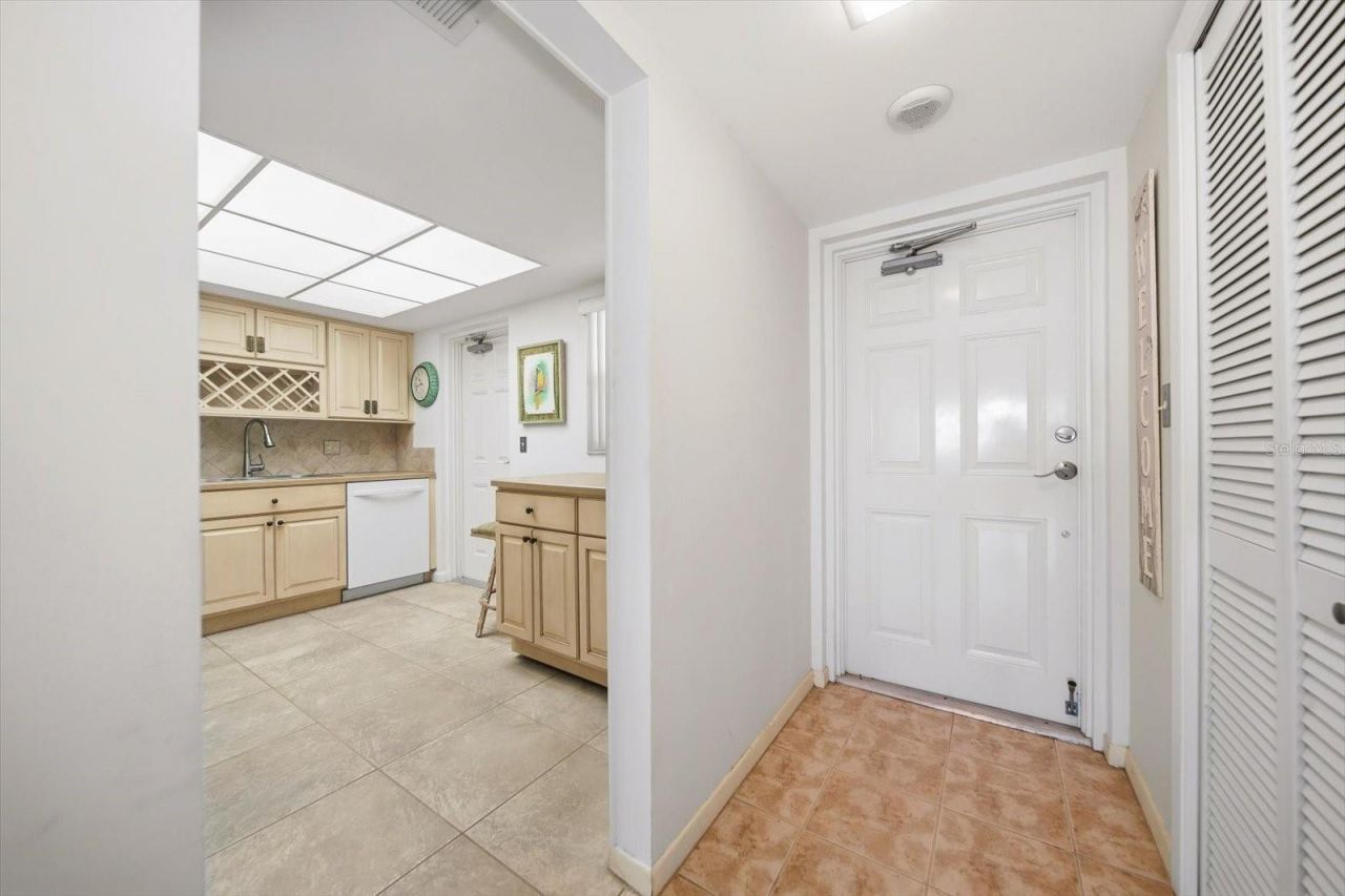 5108 Brittany Drive S, Unit 607, Saint Petersburg, FL 33715 Photo