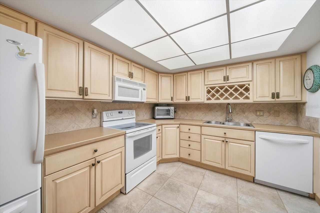 5108 Brittany Drive S, Unit 607, Saint Petersburg, FL 33715 Photo