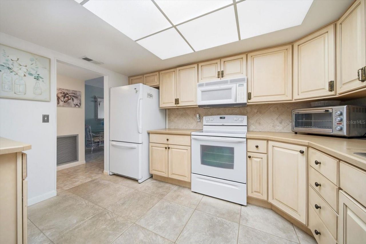 5108 Brittany Drive S, Unit 607, Saint Petersburg, FL 33715 Photo