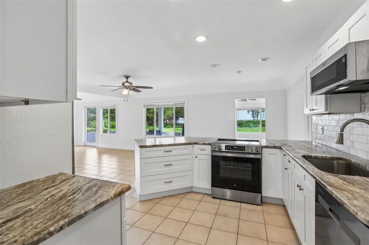 610 Indiana Avenue , Crystal Beach, FL 34681 Photo