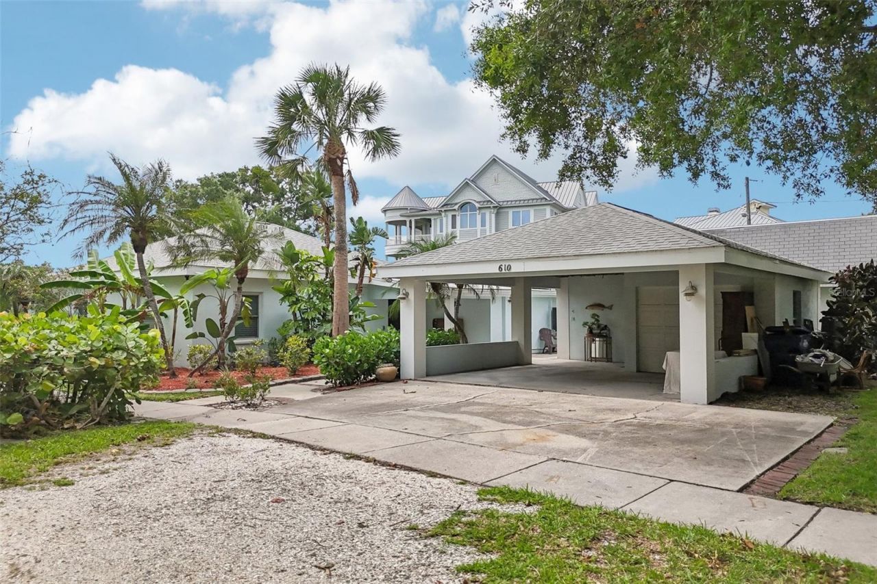 610 Indiana Avenue , Crystal Beach, FL 34681 Photo