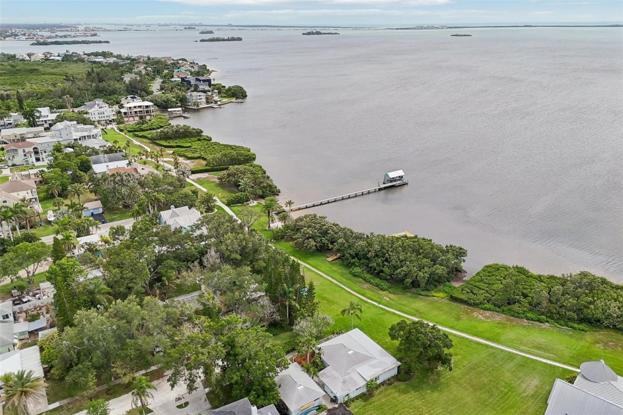 610 Indiana Avenue , Crystal Beach, FL 34681 Photo