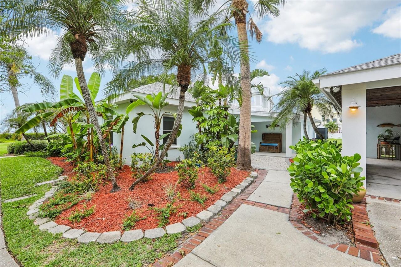 610 Indiana Avenue , Crystal Beach, FL 34681 Photo