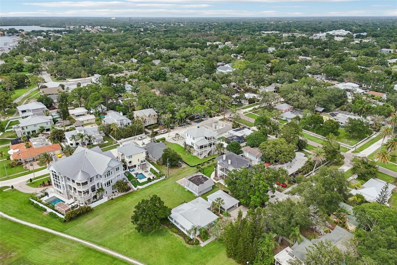 610 Indiana Avenue , Crystal Beach, FL 34681 Photo