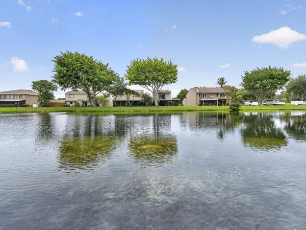 5182 S University Drive, Davie, FL 33328