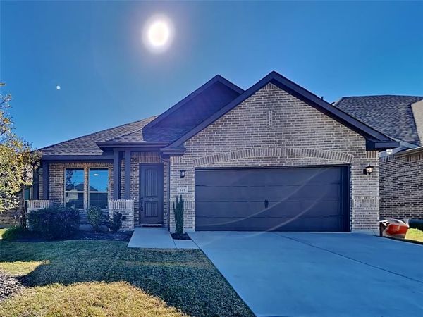 545 Hazeltine Road , Red Oak, TX 75154