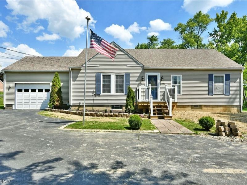 2935 N River Road NE, Warren, OH 44483 Photo 1