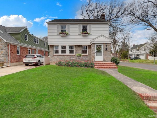 31 Carol Street , Lynbrook, NY 11563