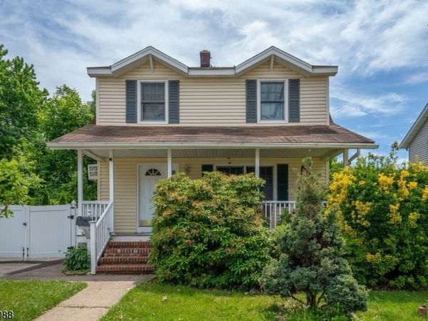 256 Fycke Ln, Teaneck, NJ 07666