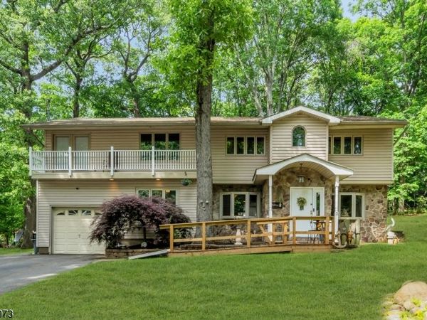 3 Kadel Dr, Mount Arlington, NJ 07856