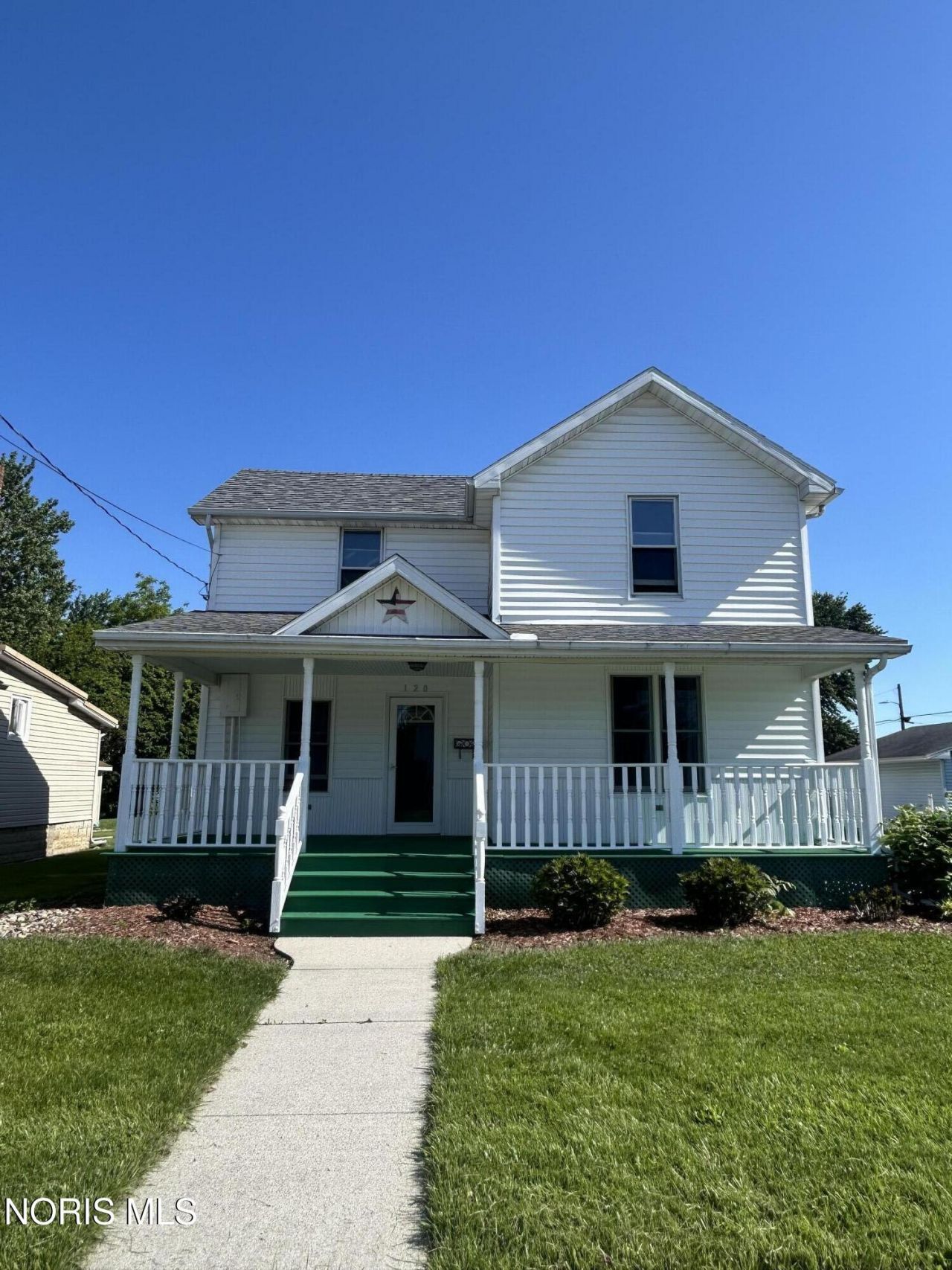 120 W Park Street, Oak Harbor, OH 43449 Main Photo