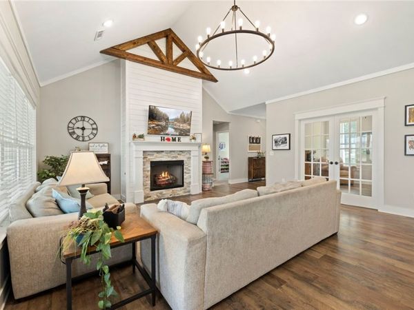 682 S Mock Street , Prairie Grove, AR 72753