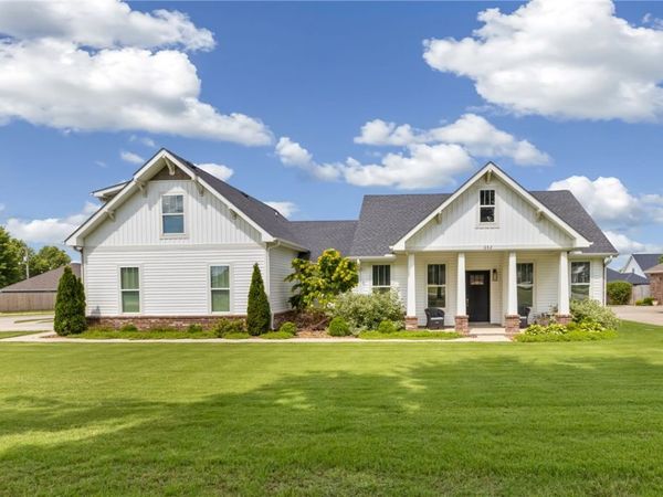 682 S Mock Street , Prairie Grove, AR 72753