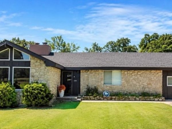 2401 Grandview Avenue , Pawhuska, OK 74056