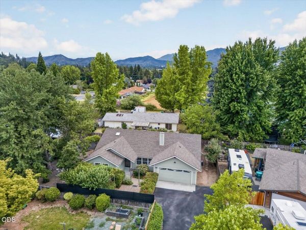 1222 Monroe Way, Grants Pass, OR 97527