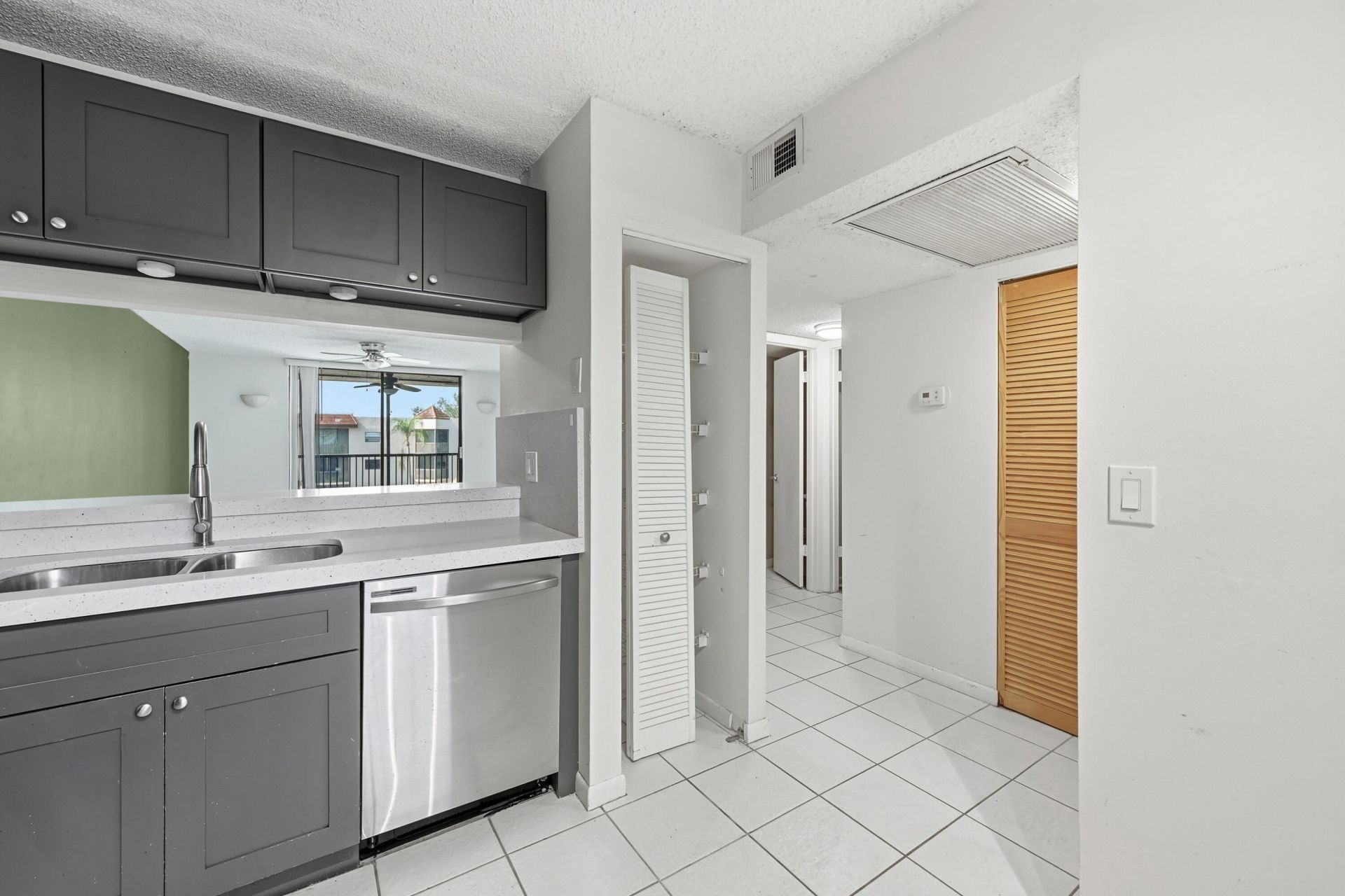 10501 W Broward Boulevard, Unit 405, Plantation, FL 33324 Photo