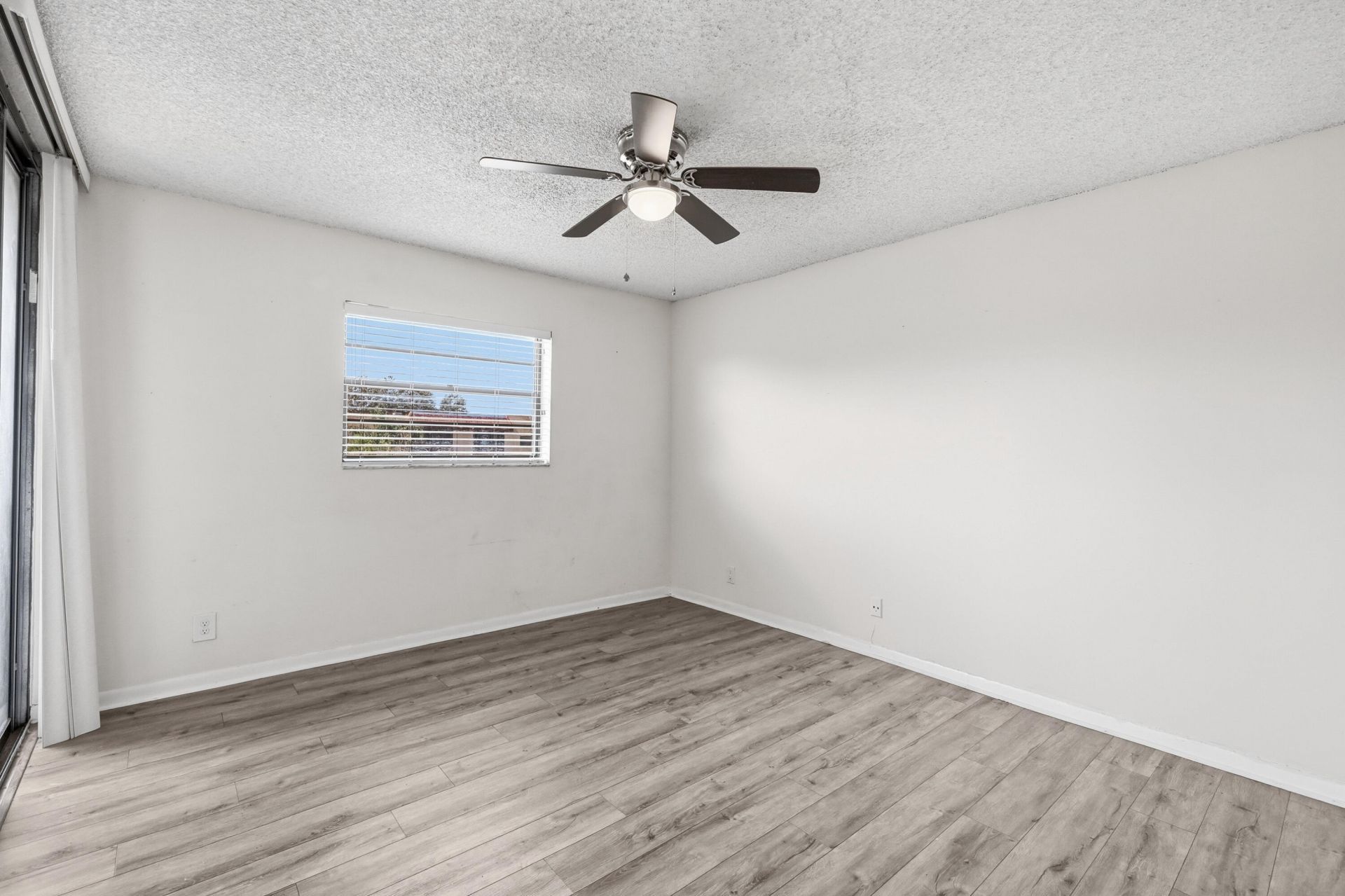 10501 W Broward Boulevard, Unit 405, Plantation, FL 33324 Photo