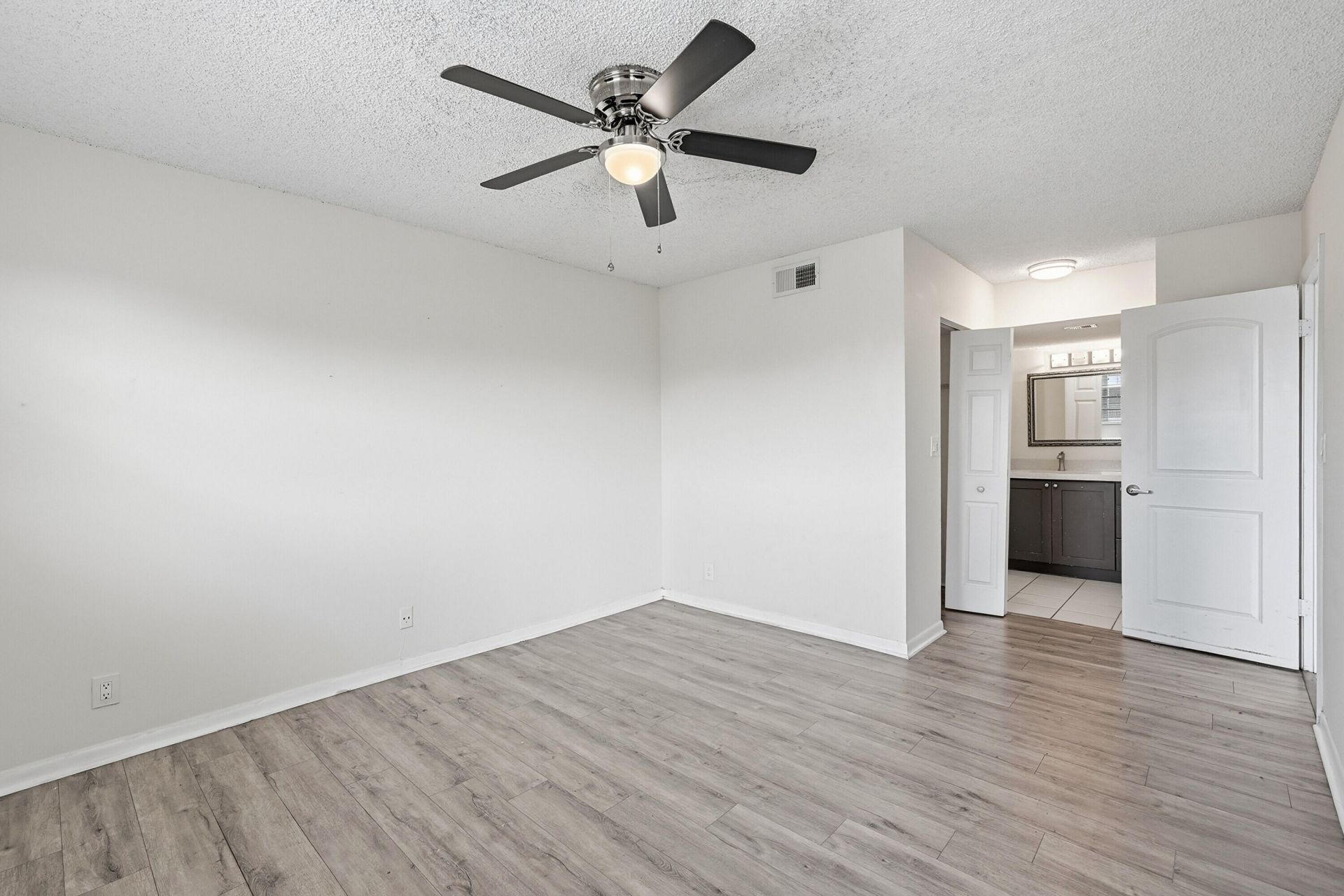10501 W Broward Boulevard, Unit 405, Plantation, FL 33324 Photo