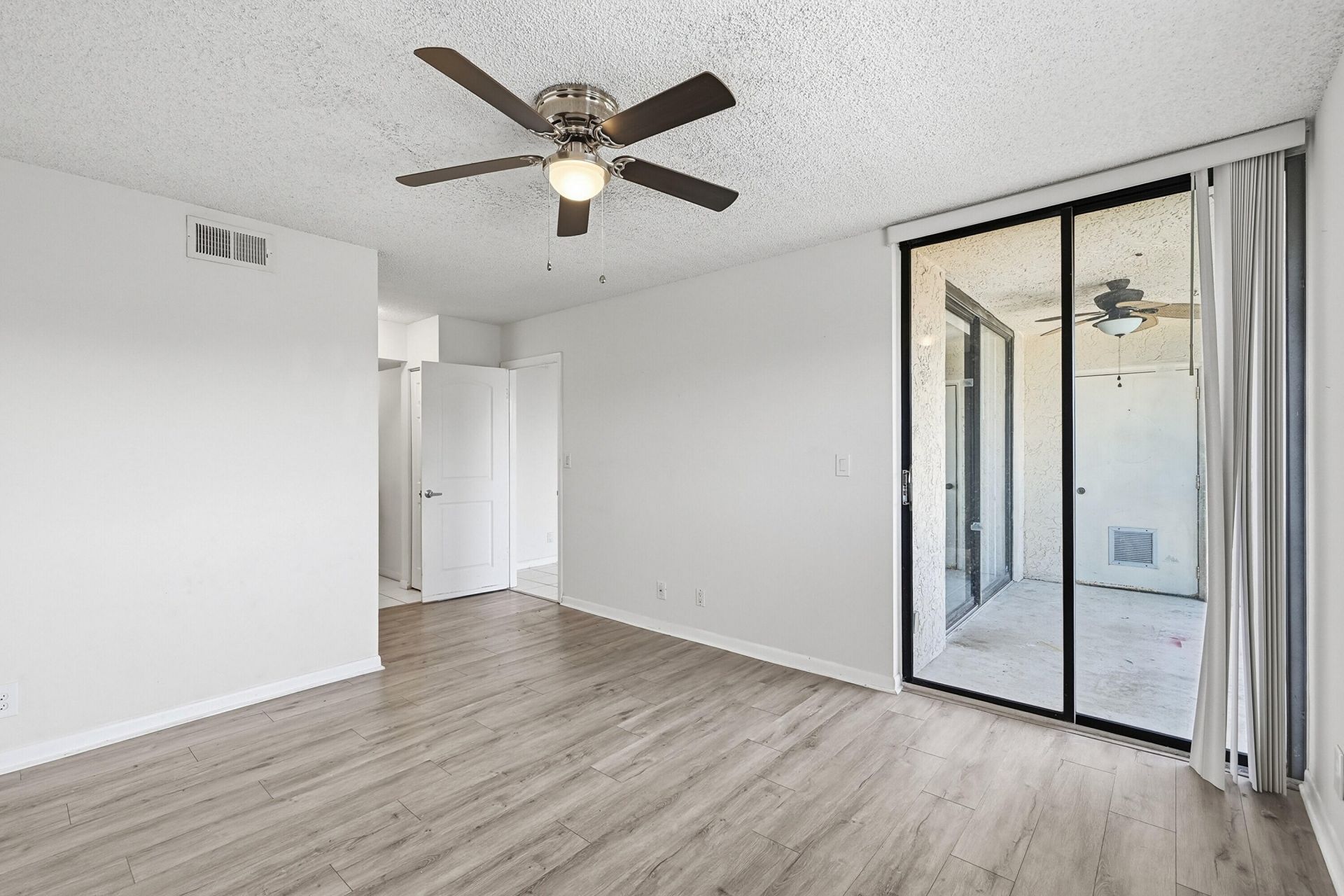 10501 W Broward Boulevard, Unit 405, Plantation, FL 33324 Photo