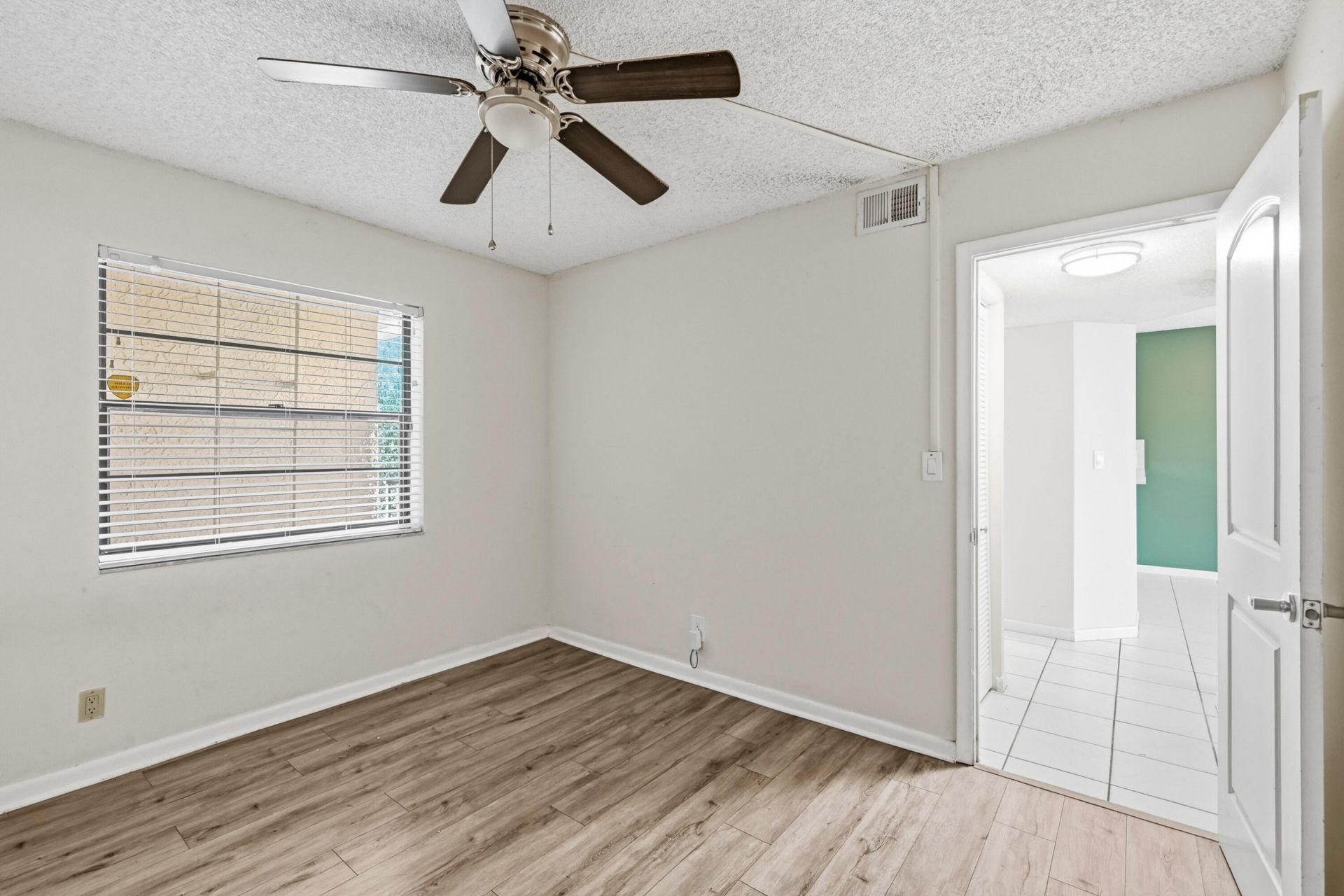 10501 W Broward Boulevard, Unit 405, Plantation, FL 33324 Photo