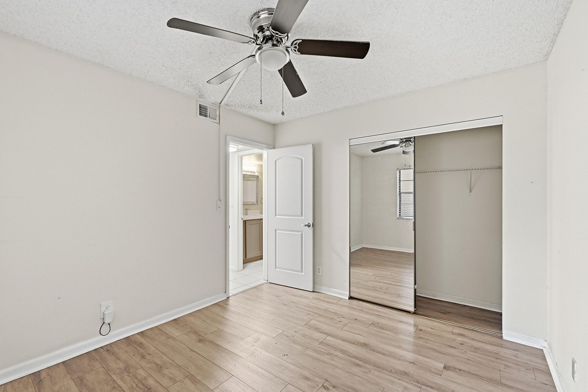 10501 W Broward Boulevard, Unit 405, Plantation, FL 33324 Photo