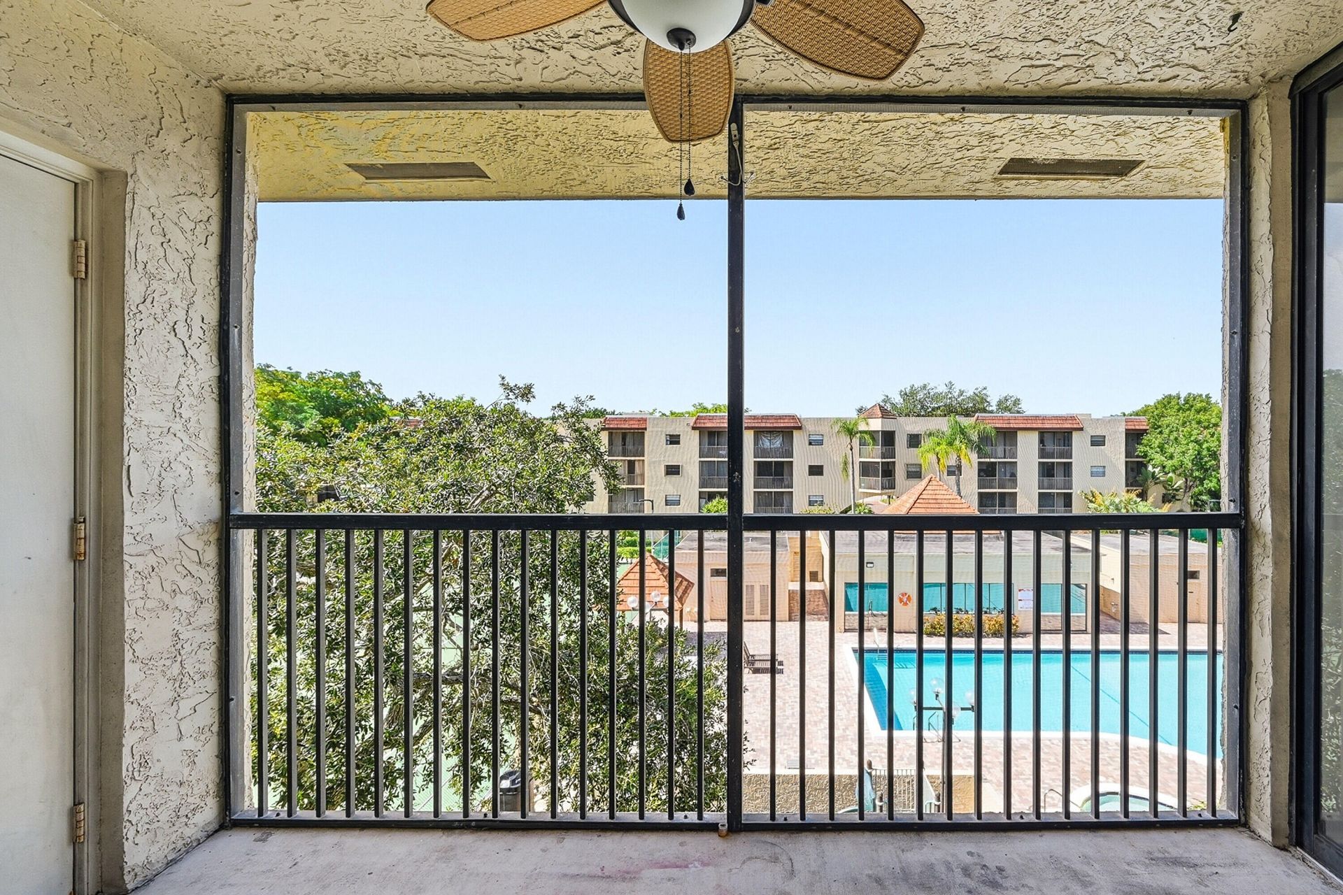 10501 W Broward Boulevard, Unit 405, Plantation, FL 33324 Photo