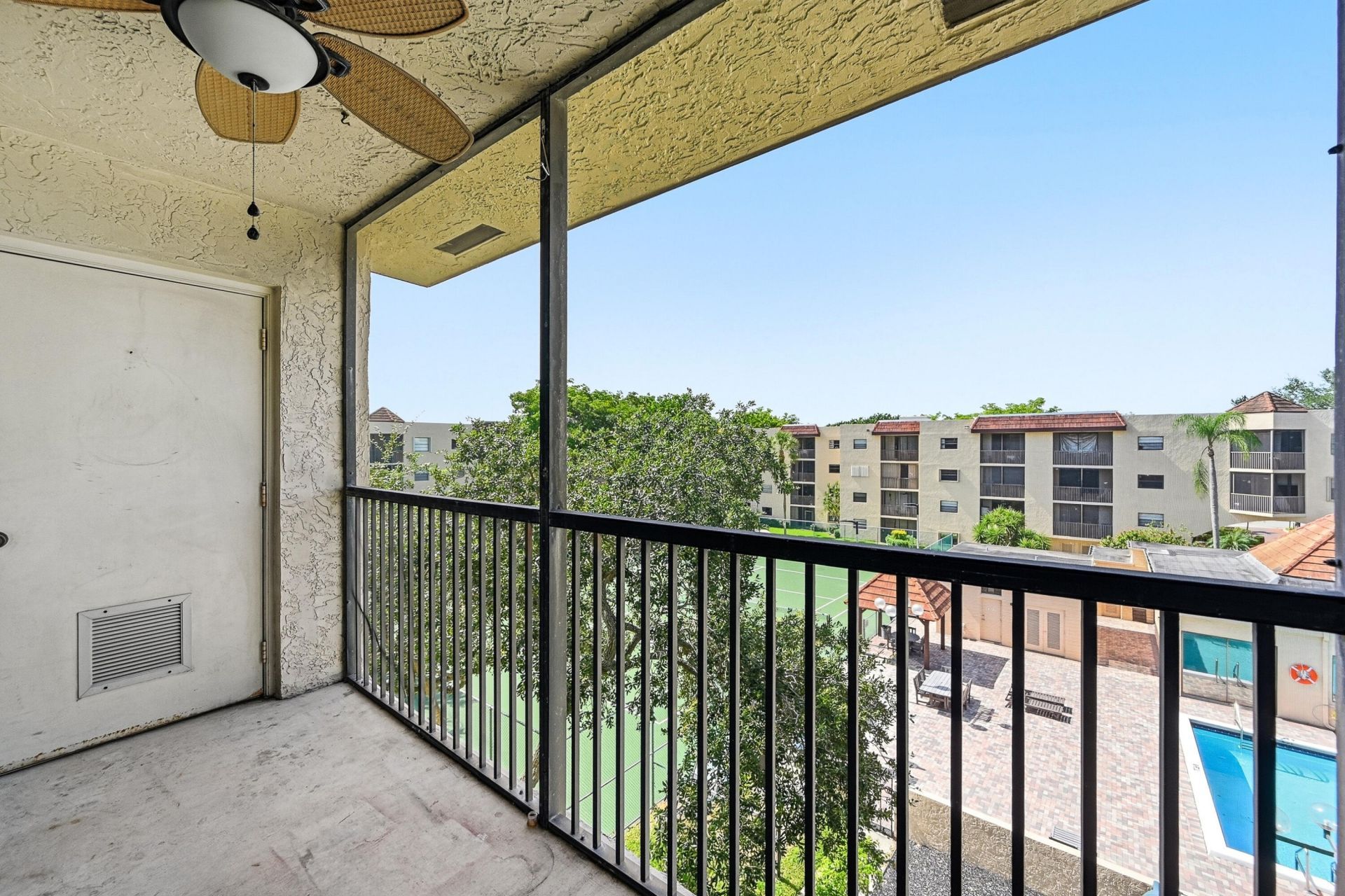 10501 W Broward Boulevard, Unit 405, Plantation, FL 33324 Photo