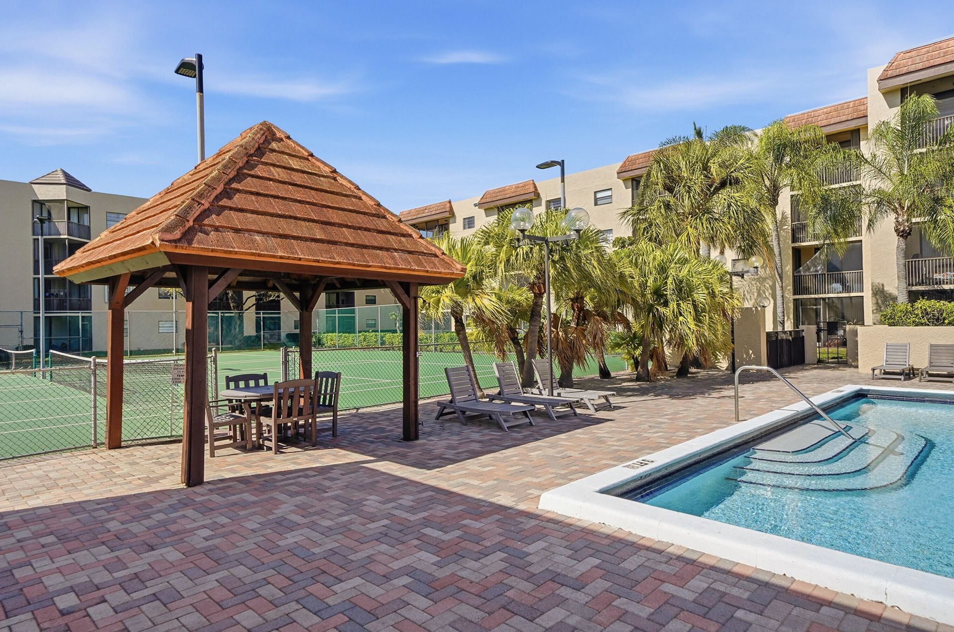 10501 W Broward Boulevard, Unit 405, Plantation, FL 33324 Photo