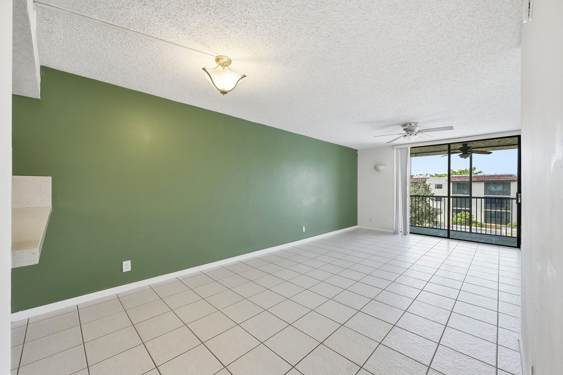 10501 W Broward Boulevard, Unit 405, Plantation, FL 33324 Photo