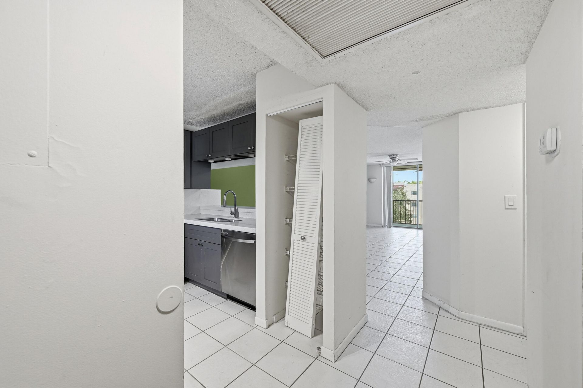 10501 W Broward Boulevard, Unit 405, Plantation, FL 33324 Photo