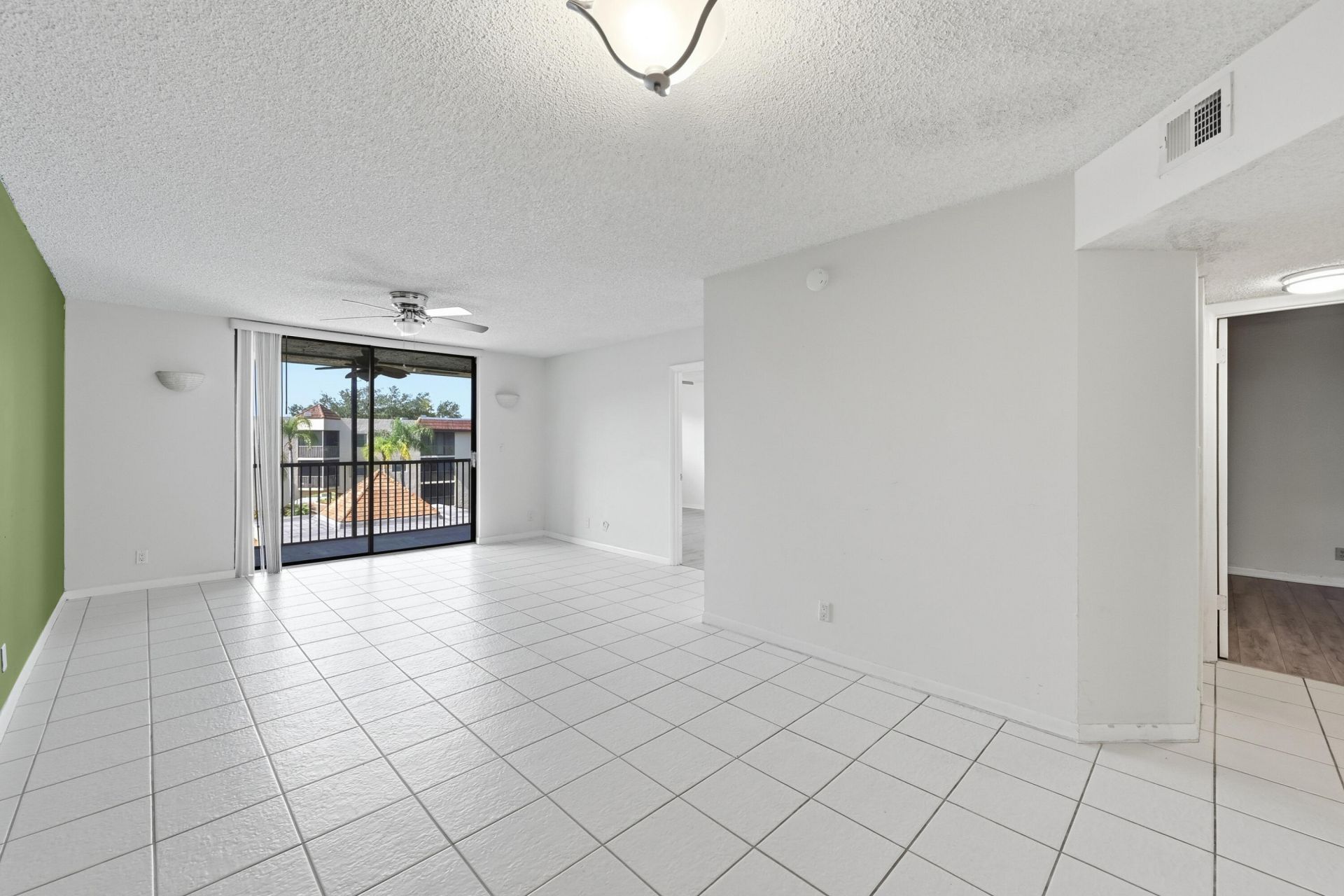10501 W Broward Boulevard, Unit 405, Plantation, FL 33324 Photo