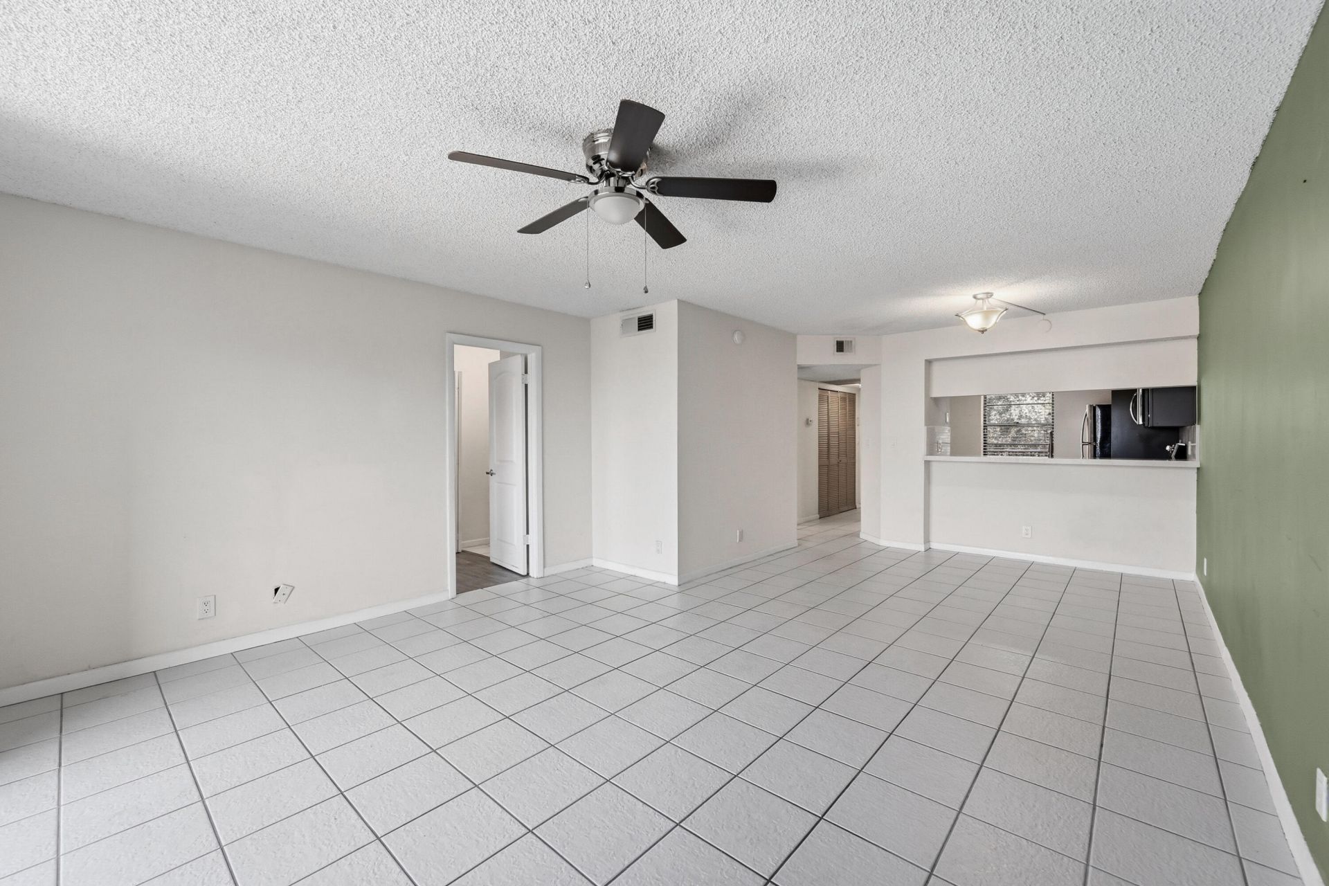 10501 W Broward Boulevard, Unit 405, Plantation, FL 33324 Photo
