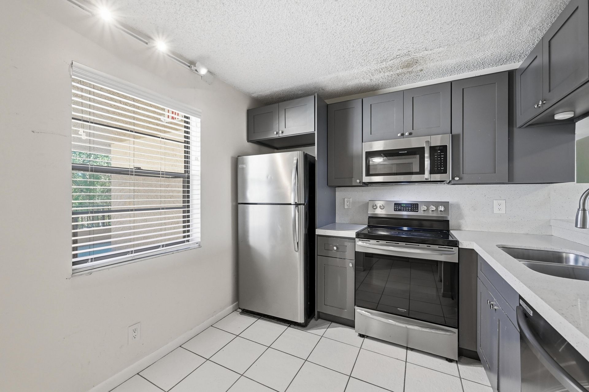 10501 W Broward Boulevard, Unit 405, Plantation, FL 33324 Photo
