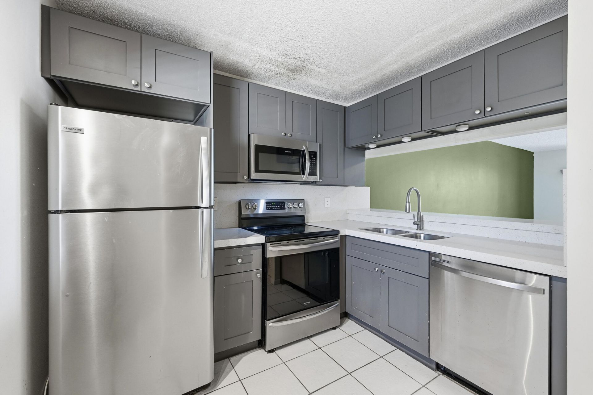 10501 W Broward Boulevard, Unit 405, Plantation, FL 33324 Photo