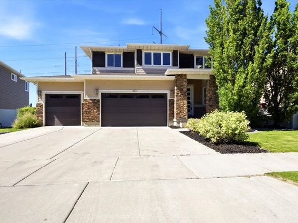 822 W STAR SPANGLED DR , Bluffdale, UT 84065