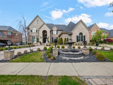 18091 Peninsula Way, Northville Twp, MI 48168