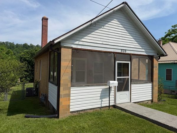 1337 Main Street East, WHITE SULPHUR SPRINGS, WV 24986
