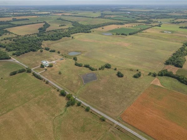 674 V Highway, Lamar, MO 64759