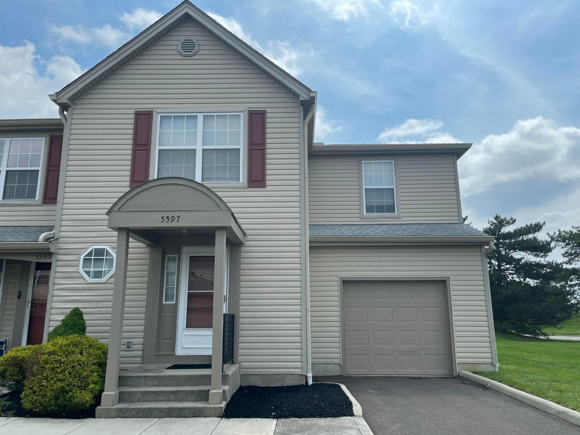 5597 Valencia Park Boulevard, Unit 11E, Hilliard, OH 43026 Main Photo