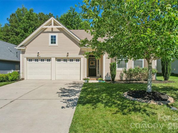 3198 Helmsley Court , Concord, NC 28027
