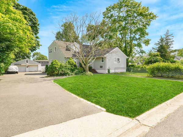 733 14th Street , West Babylon, NY 11704