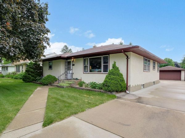 300 Edith Drive , West Saint Paul, MN 55118