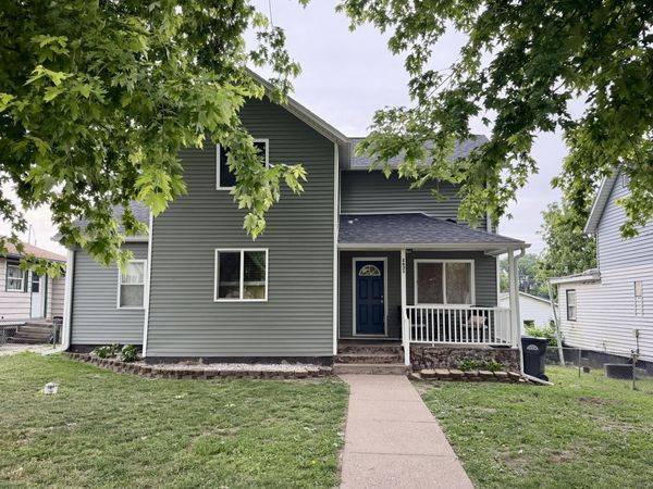 2631 Roosevelt Street , Clinton, IA 52732
