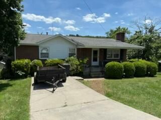 755 Spruce St , Vinton, VA 24179 Main Photo